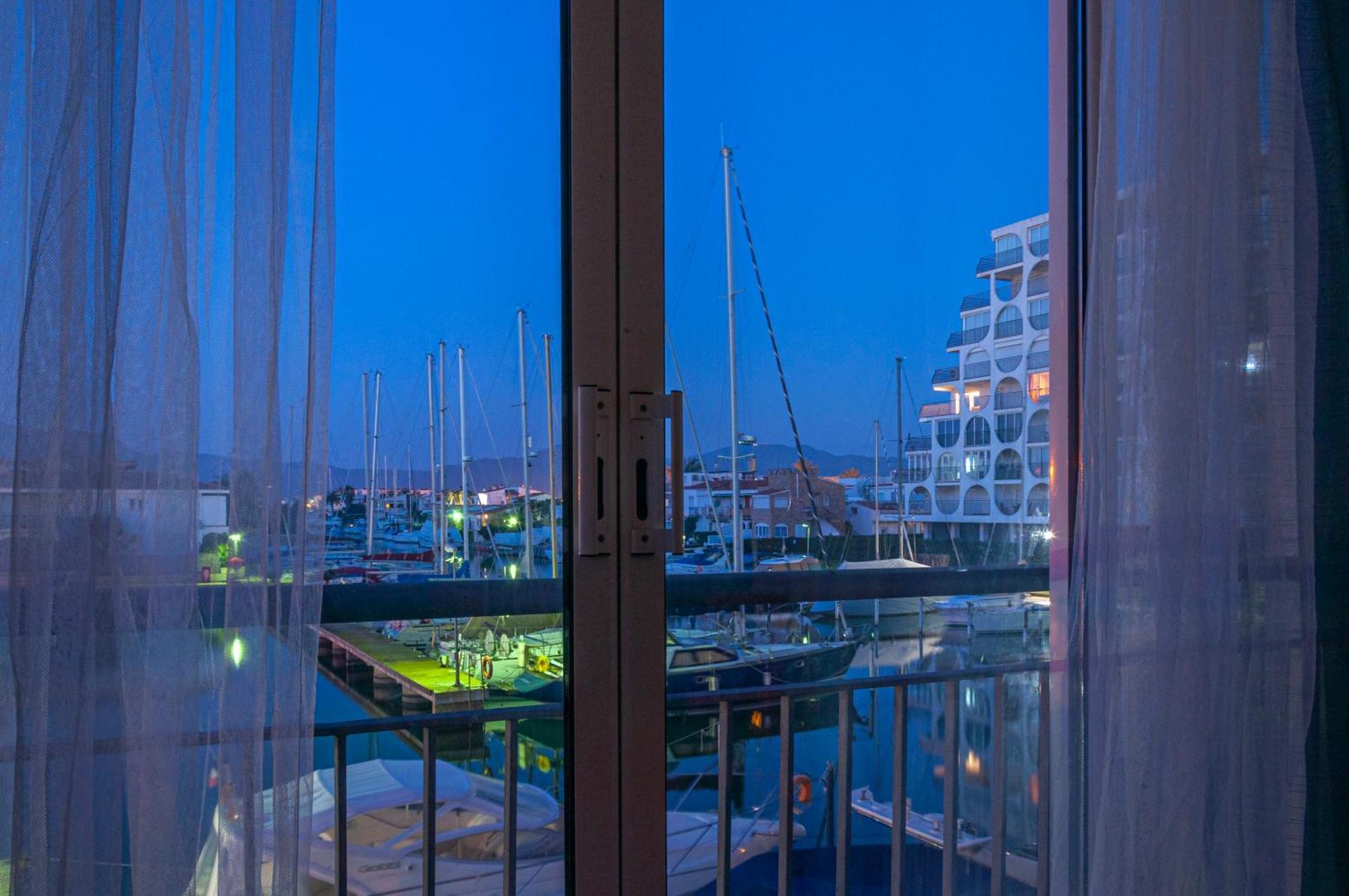Estudio En 1ª Linea Con Vistas Al Puerto Deportivo By Insidehome เอมปูเรียบราบา ภายนอก รูปภาพ